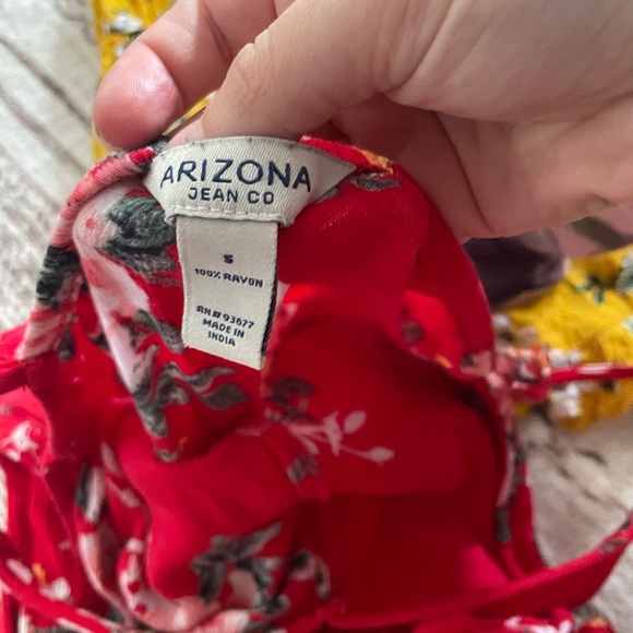 Spring LOT two floral rompers both size small flowy - Picture 3 of 5